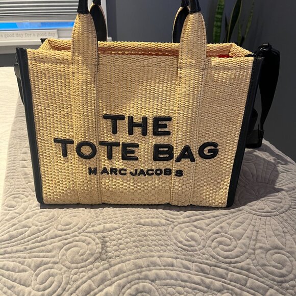 Marc Jacobs Handbags - Marc Jacobs New Season Medium Tote Bag